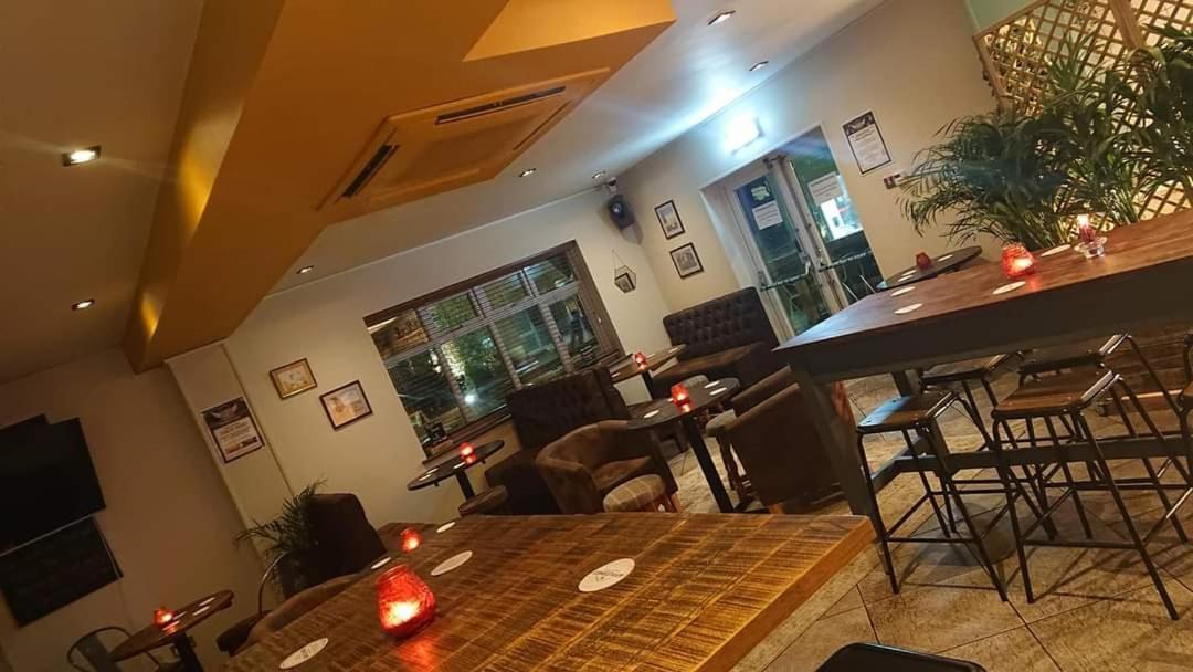 The Greenwich Rooms - Burger & Bird Bar & Restaurant Peacehaven 외부 사진